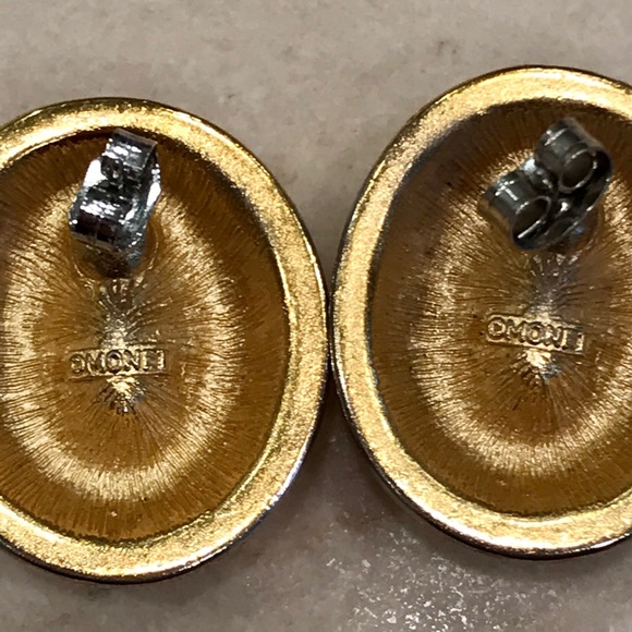 Vintage Monet earrings - Picture 3 of 5